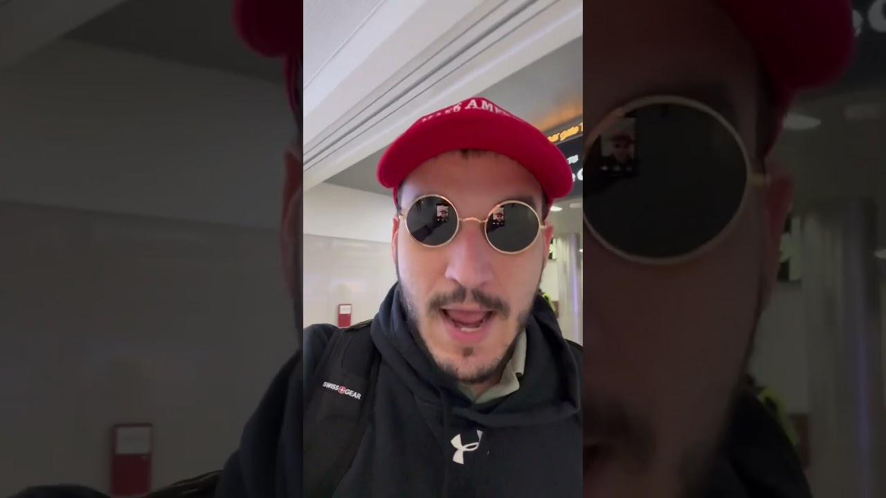 Ya voy de regreso después de hablar con El Peluca y El Trigueño